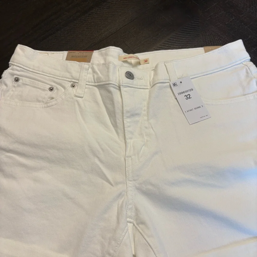 Levi's Classic White Denim Mid Length Jean Shorts Women’s Size 32 NWT - Picture 4 of 16